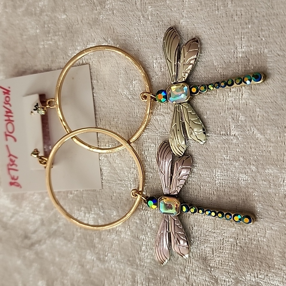 ✨️NWT DRAGONFLY STUNNING BETSEY JOHNSON STATEMENT EARRINGS✨️ - Picture 5 of 8